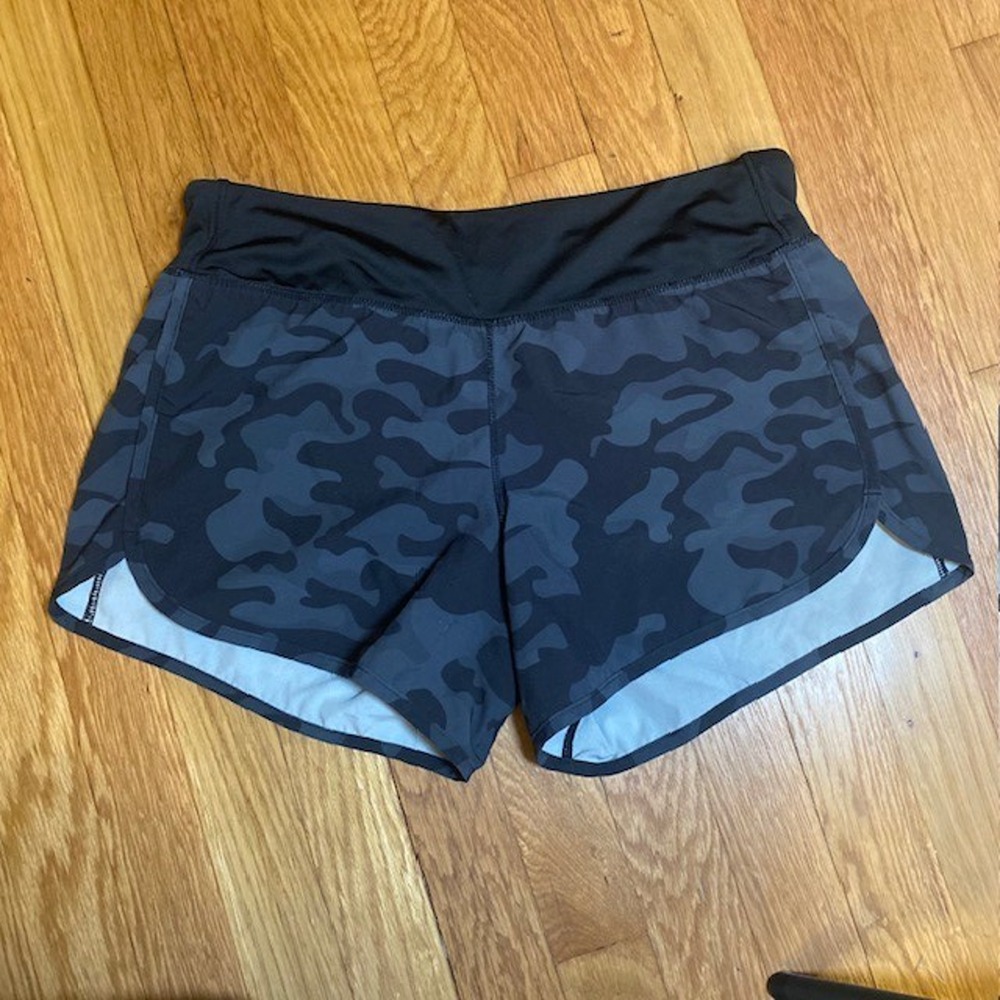Treign Womens Medium Gray and Black Camo Athletic Running Shorts
